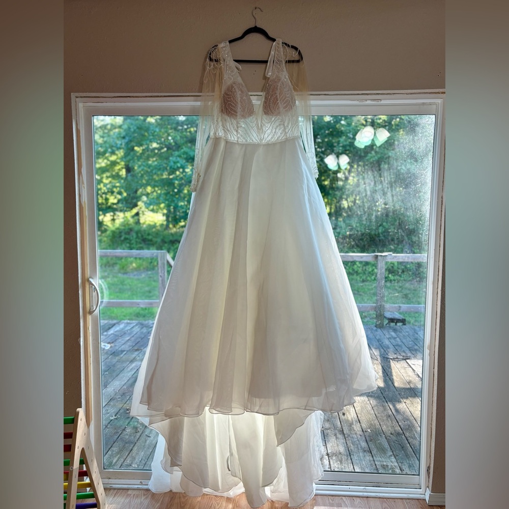Christina Wu White Wedding Dress with Lace Details - Picture 4 of 7